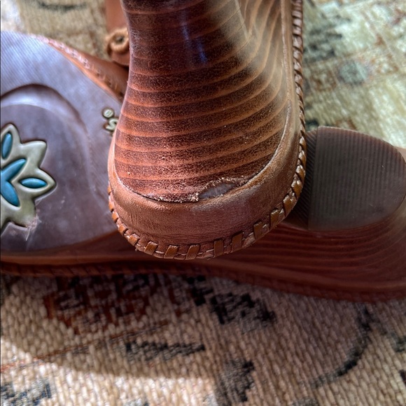 Clark’s leather beaded slip on shoes. Size 7M - Picture 4 of 9